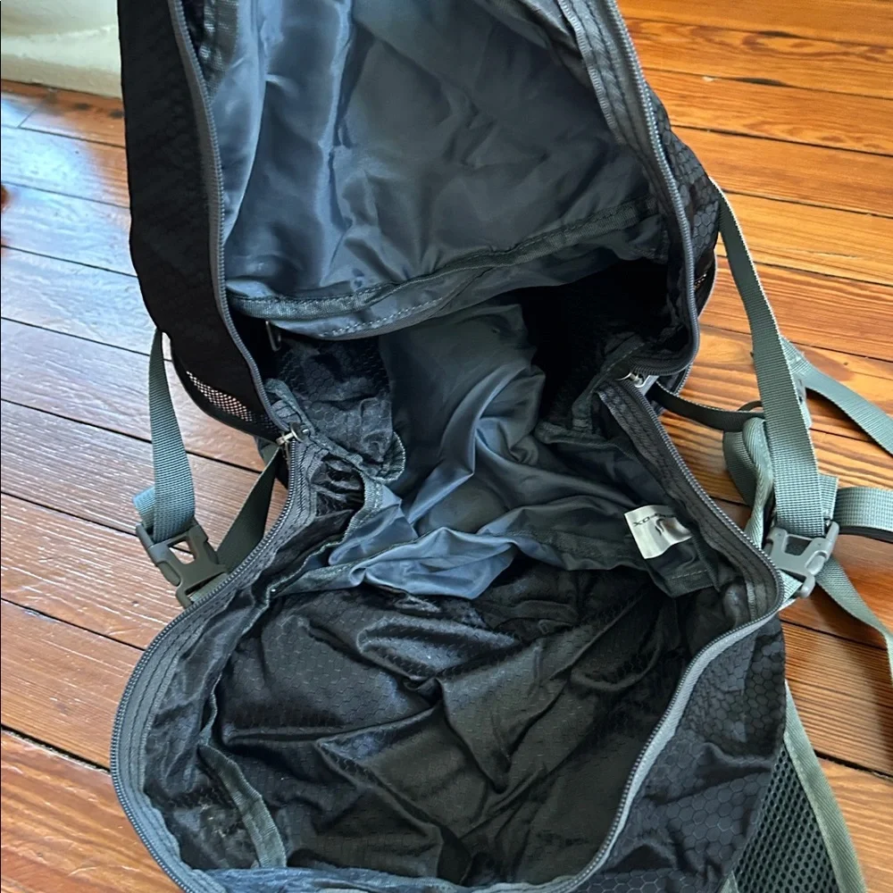 NEEKFOX Black Backpack with Gray Straps